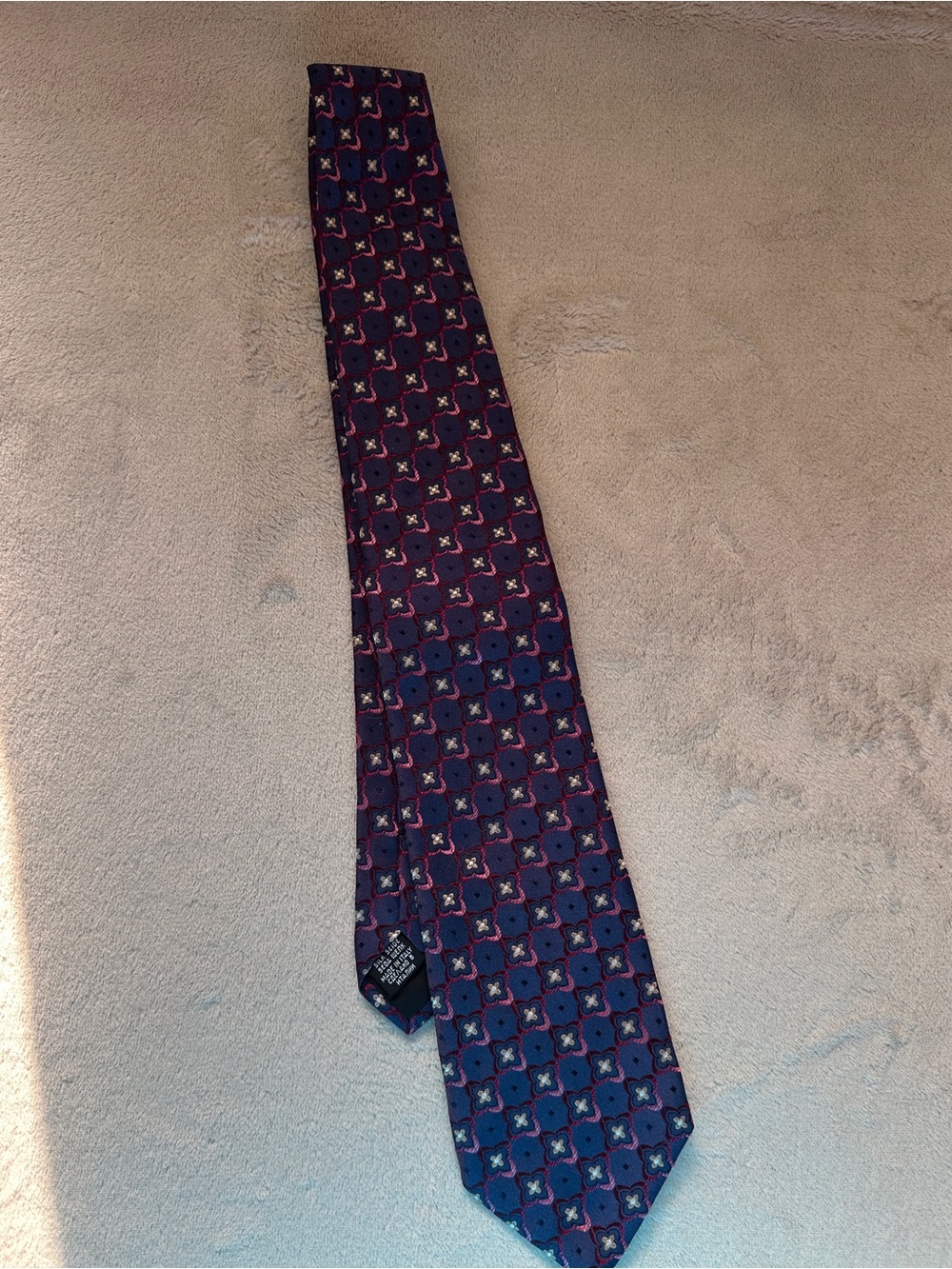 Hugo Boss Silk Tie with Geometric Motif